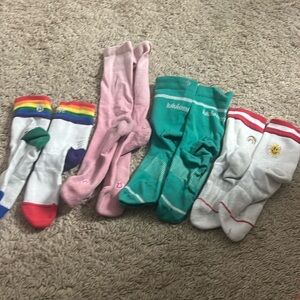 4 pairs of lululemon socks